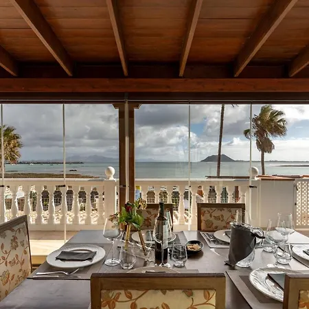 Gran Marina Beachfront By Holidays 别墅