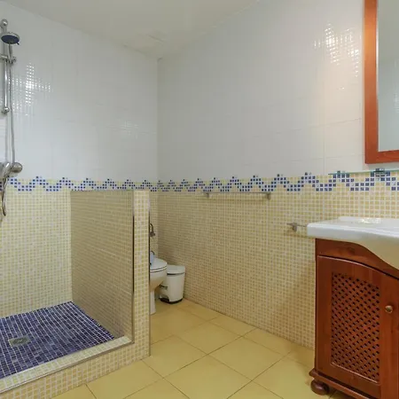 Gran Marina Beachfront By Holidays Villa *